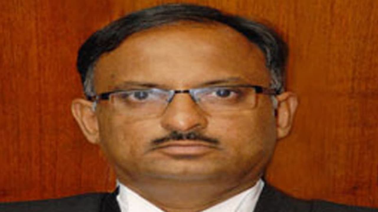 ఏపీ హైకోర్టు సీజేగా ప్రవీణ్కుమార్: నేపథ్యమిదీ ఏపీ హైకోర్టు సీజేగా ప్రవీణ్కుమార్: నేపథ్యమిదీ