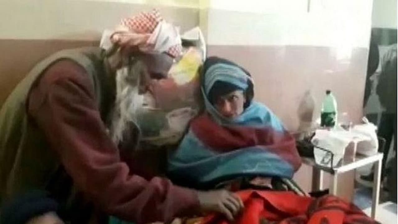 ಗಂಡನಿಗೆ 80, ಹೆಂಡ್ತಿಗೆ 65: ಮುದ್ದಾದ ಮಗುವಿಗೆ ಅಪ್ಪ ಅವ್ವ! ಗಂಡನಿಗೆ 80, ಹೆಂಡ್ತಿಗೆ 65: ಮುದ್ದಾದ ಮಗುವಿಗೆ ಅಪ್ಪ ಅವ್ವ!