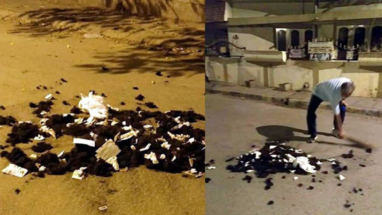 ರಸ್ತೆಯಲ್ಲಿ ಬಿದ್ದಿದ್ದ ಕೂದಲಿನ ರಾಶಿ ಸ್ವಚ್ಛಗೊಳಿಸಿದ ಶಾಸಕ! ರಸ್ತೆಯಲ್ಲಿ ಬಿದ್ದಿದ್ದ ಕೂದಲಿನ ರಾಶಿ ಸ್ವಚ್ಛಗೊಳಿಸಿದ ಶಾಸಕ!