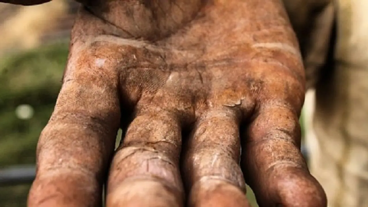 Couple loses house, properties to Cyclone Gaja; sells son for Rs 10,000 Couple loses house, properties to Cyclone Gaja; sells son for Rs 10,000