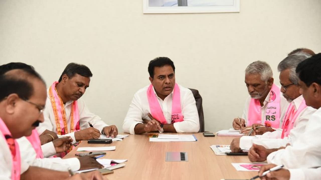 రంగంలోకి కేటీఆర్: కొప్పుల ఈశ్వర్, వివేక్ మధ్య గొడవకు చెక్ రంగంలోకి కేటీఆర్: కొప్పుల ఈశ్వర్, వివేక్ మధ్య గొడవకు చెక్