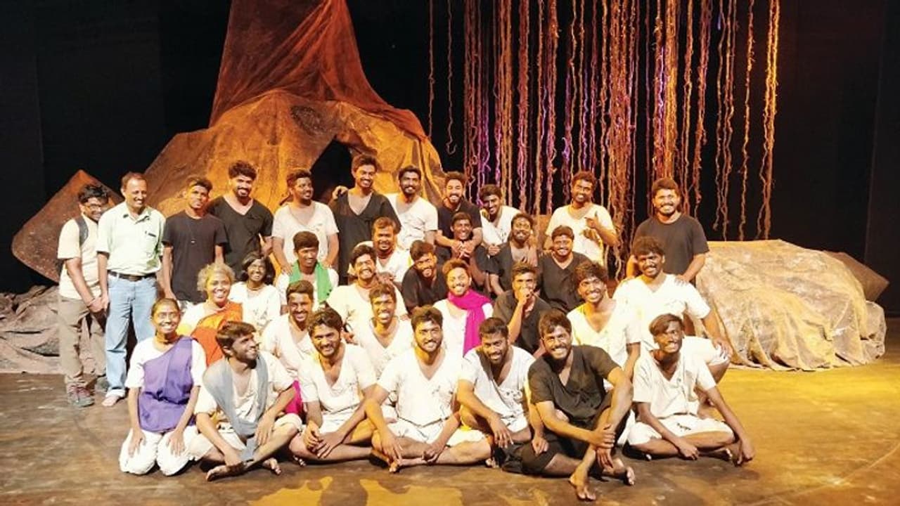 ರಂಗದ ಮೇಲೆ ಬಂದಿದ್ದಾನೆ ಬಕಾಸುರ ರಂಗದ ಮೇಲೆ ಬಂದಿದ್ದಾನೆ ಬಕಾಸುರ