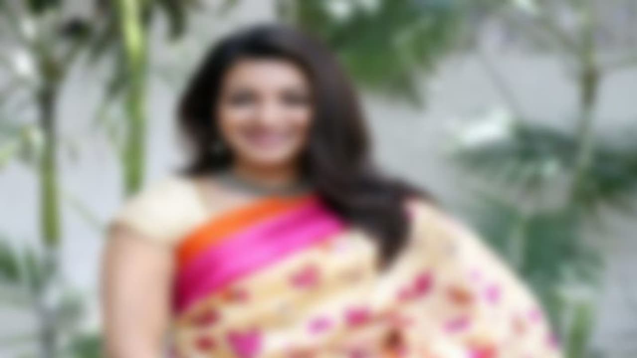 வலையில் சிக்கிய பட அதிபர்! கோடி கோடியாய் குவிக்கும் பிரபல முன்னணி தமிழ் நடிகை! வலையில் சிக்கிய பட அதிபர்! கோடி கோடியாய் குவிக்கும் பிரபல முன்னணி தமிழ் நடிகை!