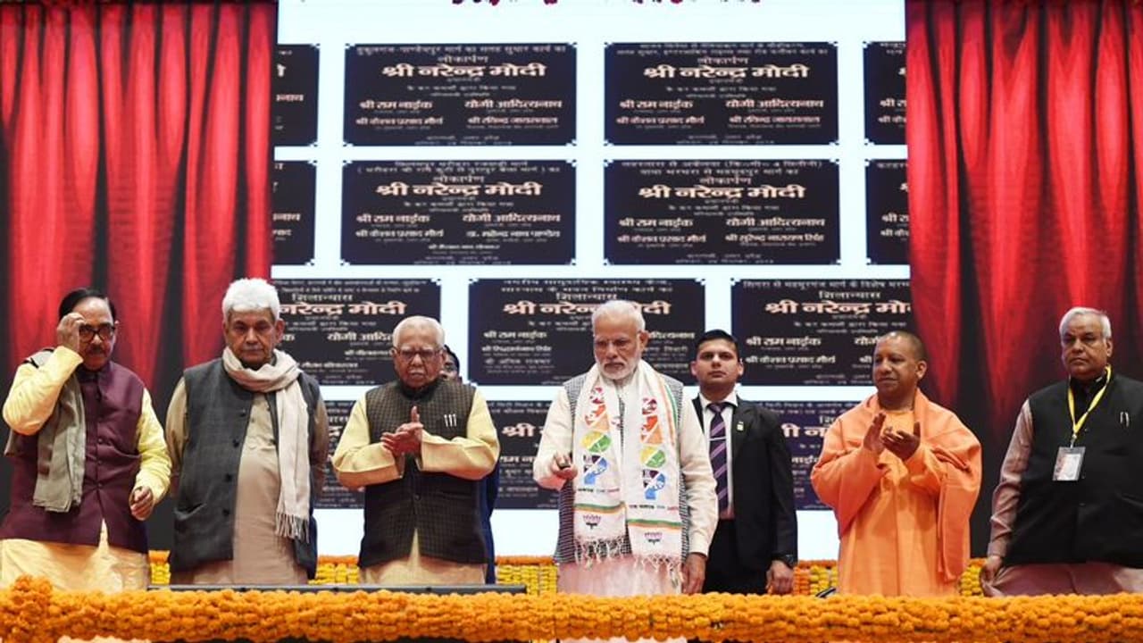गाजीपुर में गरजे मोदी, कांग्रेस पर लगाया किसानों से झूठ बोलने का आरोप