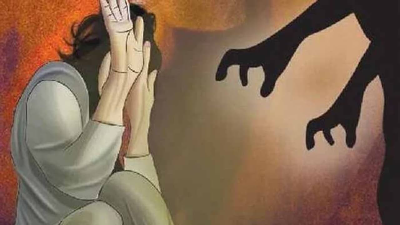 మానసిక వికలాంగురాలిపై అఘాయిత్యం..నోట్లో గుడ్డలు కుక్కి పైశాచికం మానసిక వికలాంగురాలిపై అఘాయిత్యం..నోట్లో గుడ్డలు కుక్కి పైశాచికం