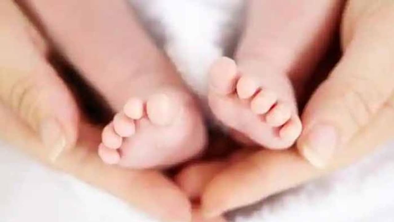 ಅಳುತ್ತಿದ್ದ ಮಗನ ಬಾಯಿಗೆ ಗಮ್‌ ಅಂಟಿಸಿದ ತಾಯಿ!