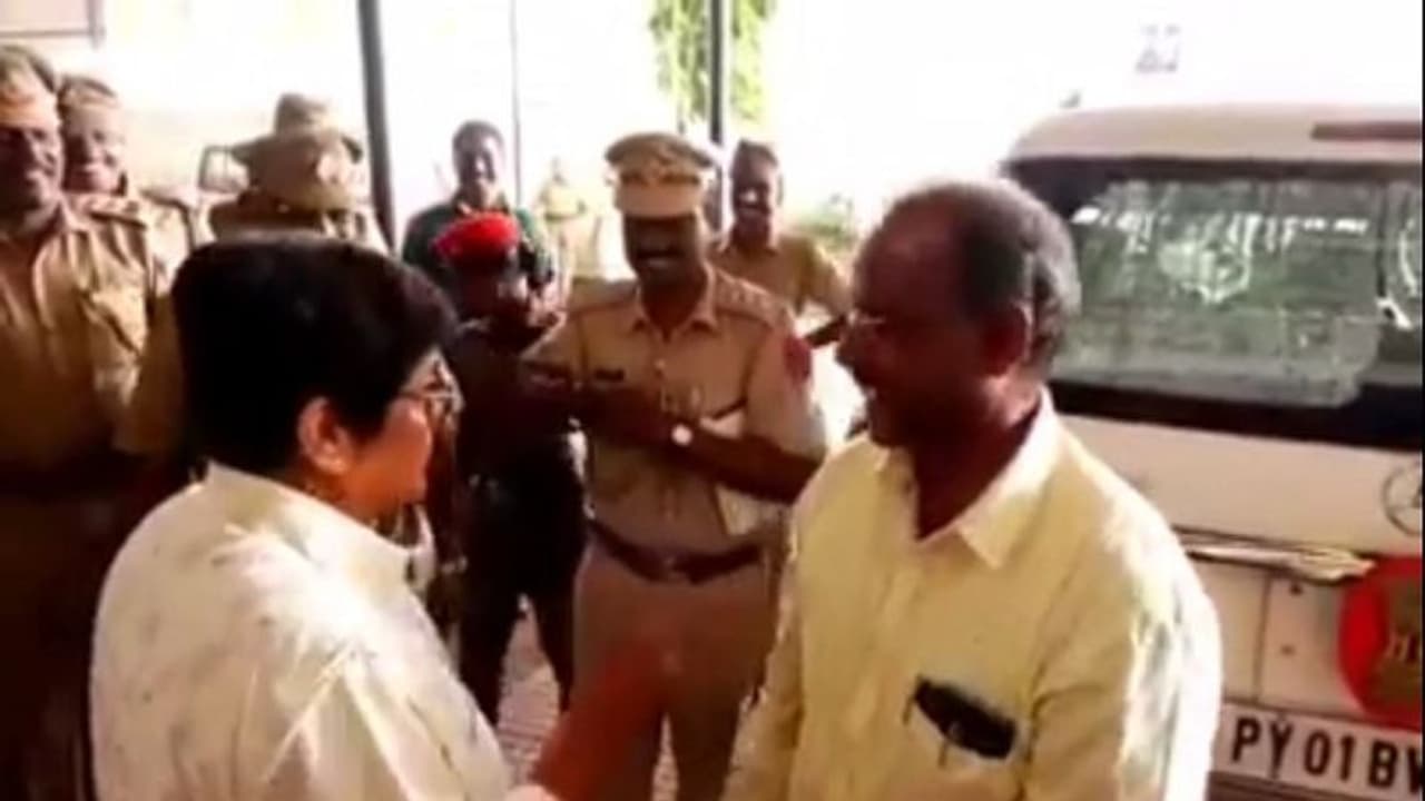 ಹೌ ಮಚ್ ಯೂ ಸ್ಪೆಂಡ್?: ಕಿರಣ್ ಬೇಡಿ CLASSIC ವಿಡಿಯೋ! ಹೌ ಮಚ್ ಯೂ ಸ್ಪೆಂಡ್?: ಕಿರಣ್ ಬೇಡಿ CLASSIC ವಿಡಿಯೋ!