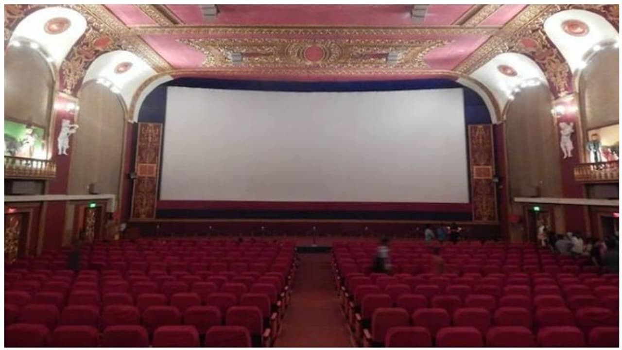 அசைவம் சாப்பிடுறவங்க இனிமே அபிராமி மெகாமால் பக்கமே போகாதீங்க பாஸ்... அசைவம் சாப்பிடுறவங்க இனிமே அபிராமி மெகாமால் பக்கமே போகாதீங்க பாஸ்...