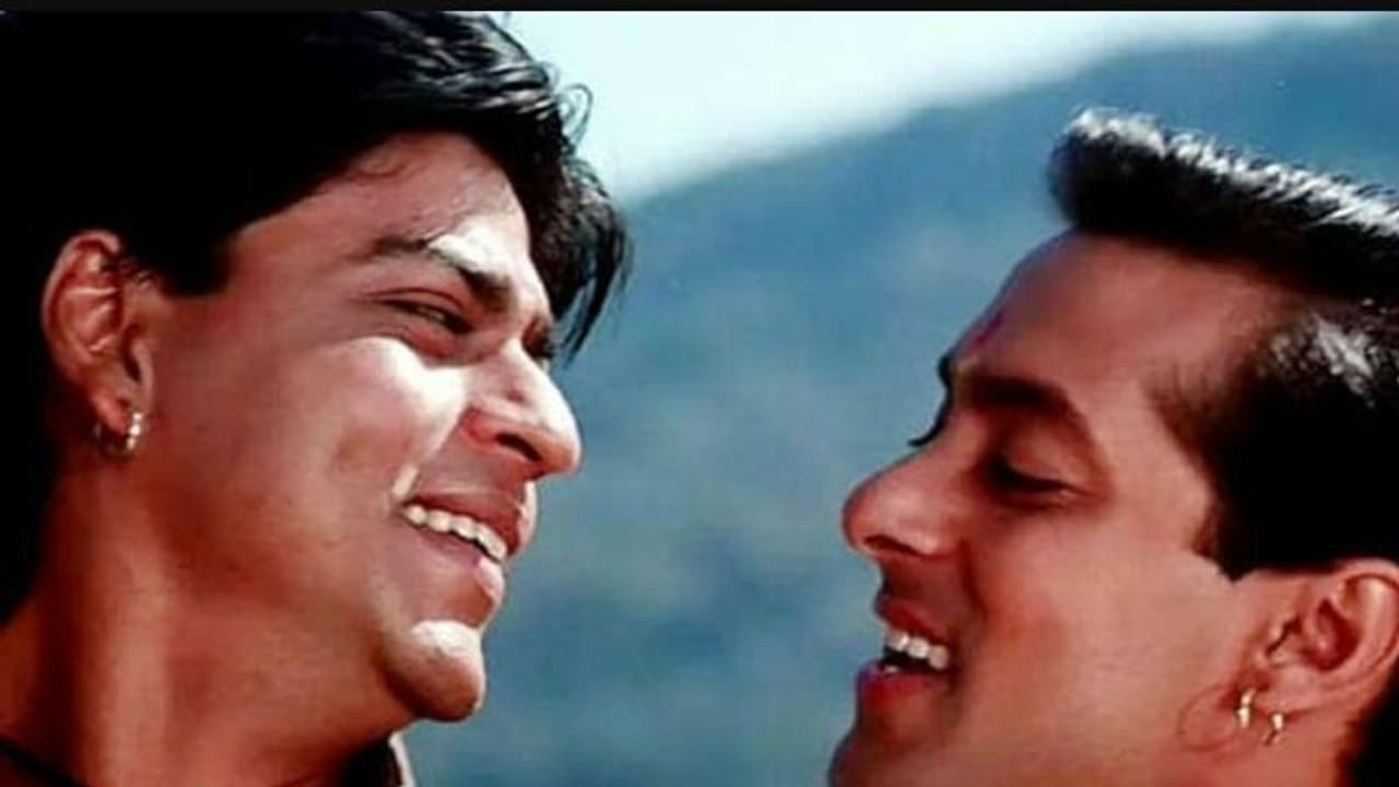 Salman Khan, Shah Rukh Khan watching Karan Arjun together will give you #flashback feels Salman Khan, Shah Rukh Khan watching Karan Arjun together will give you #flashback feels