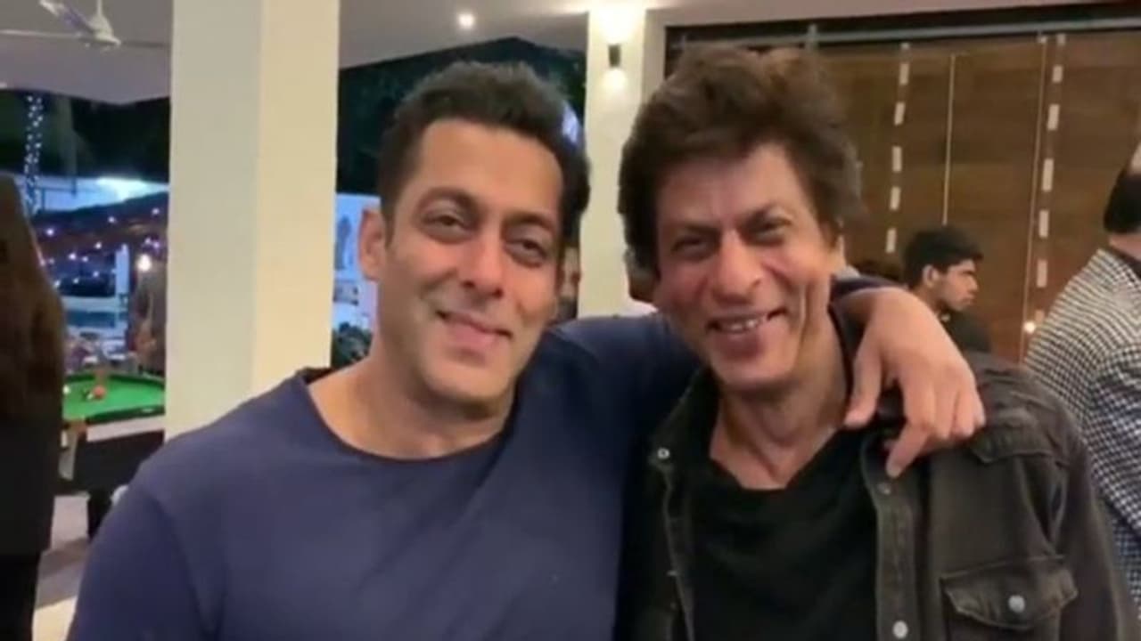 ಸ್ವಂತ OTT ಘೋಷಿಸಿದ ಶಾರುಖ್ ಖಾನ್; ಸಲ್ಮಾನ್ ಖಾನ್ ಹೇಳಿದ್ದೇನು? ಸ್ವಂತ OTT ಘೋಷಿಸಿದ ಶಾರುಖ್ ಖಾನ್; ಸಲ್ಮಾನ್ ಖಾನ್ ಹೇಳಿದ್ದೇನು?