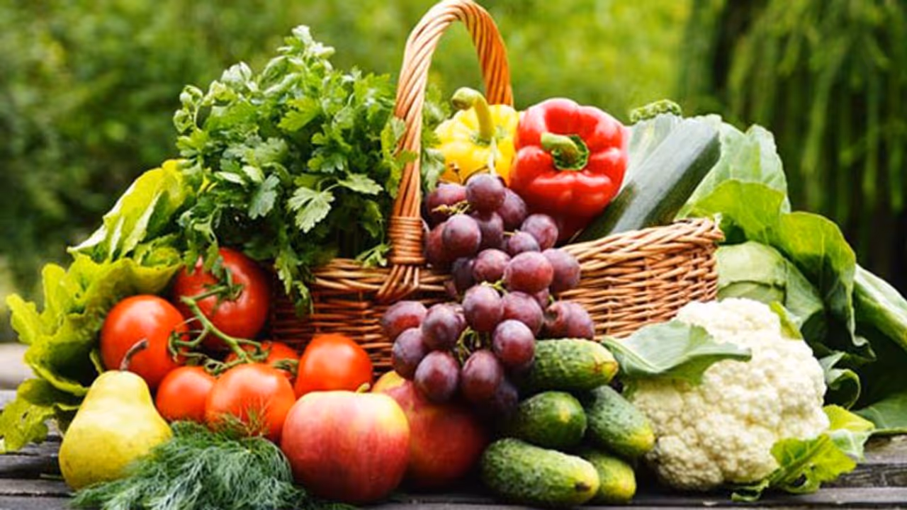 സോഡിയത്തിന്റെ അളവ് കൂട്ടാൻ ഈ ഭക്ഷണങ്ങൾ കഴിക്കാം സോഡിയത്തിന്റെ അളവ് കൂട്ടാൻ ഈ ഭക്ഷണങ്ങൾ കഴിക്കാം