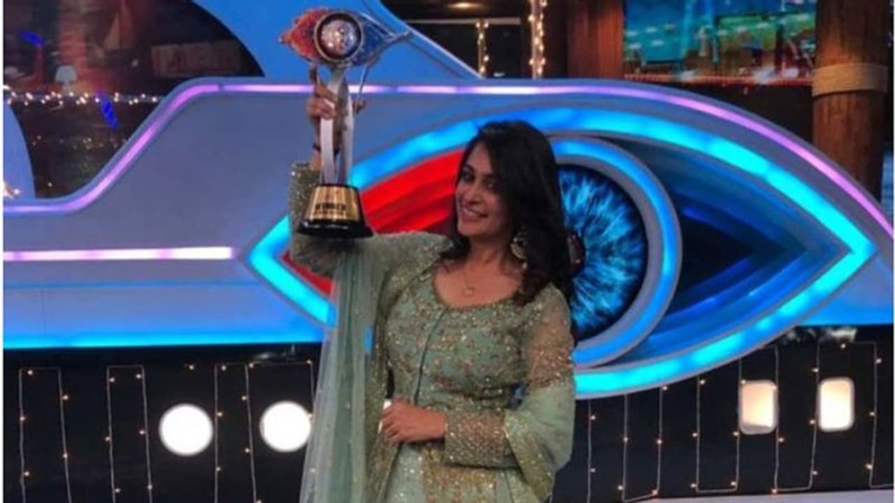 ఇక్కడ అమ్మాయి మిస్ అయింది.. అక్కడ అమ్మాయి కొట్టేసింది! ఇక్కడ అమ్మాయి మిస్ అయింది.. అక్కడ అమ్మాయి కొట్టేసింది!