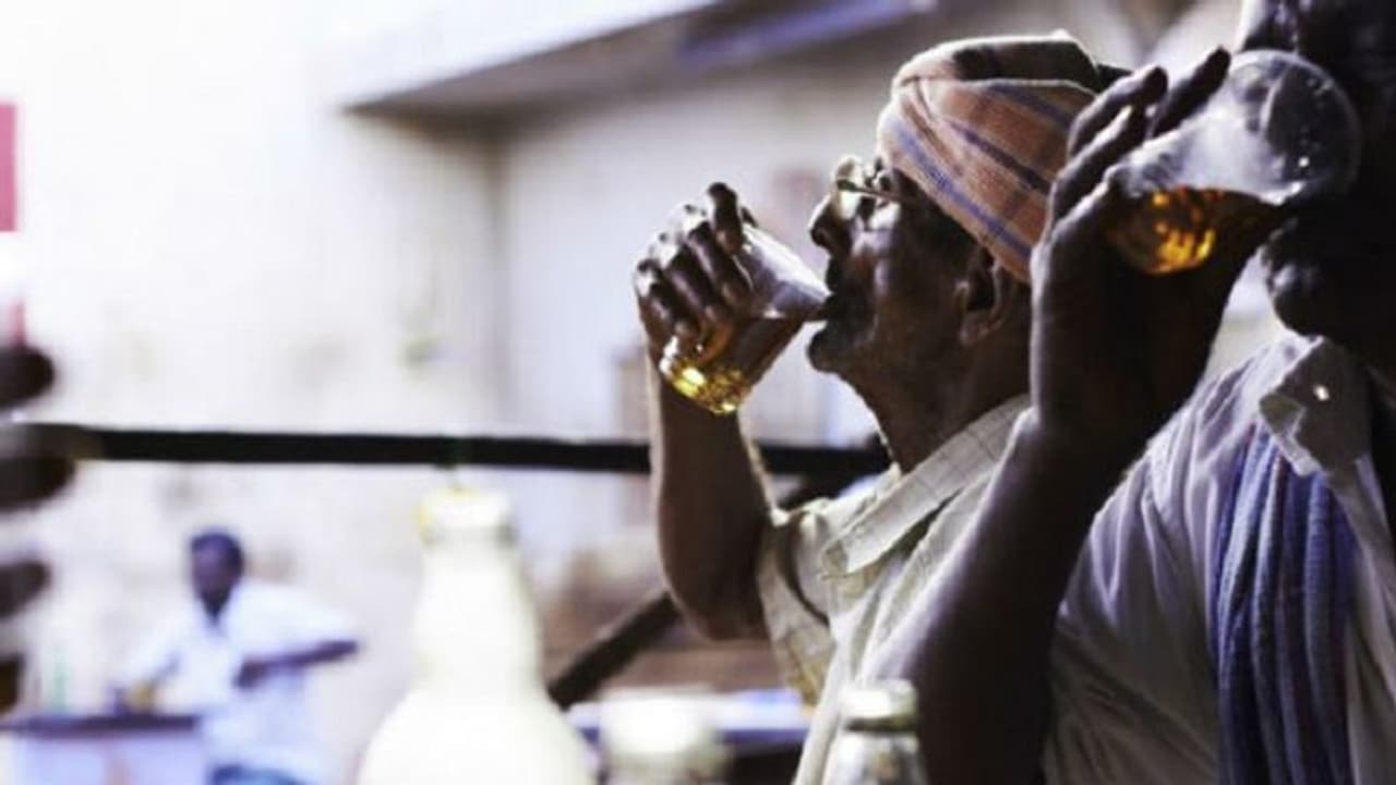 அதிரடியாக இழுத்து மூடப்பட்ட டாஸ்மாக் கடை..! குடிமகன்கள் திண்டாட்டம்..! அதிரடியாக இழுத்து மூடப்பட்ட டாஸ்மாக் கடை..! குடிமகன்கள் திண்டாட்டம்..!