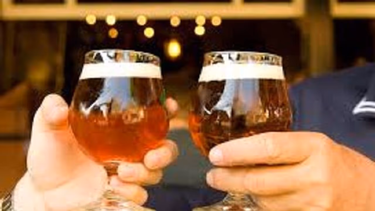 சோடாவில் சேவிங் லோசனை கலந்து... சரக்கு கிடைக்காததால் கொரோனாவை விஞ்சும் கொடூரம்..! சோடாவில் சேவிங் லோசனை கலந்து... சரக்கு கிடைக்காததால் கொரோனாவை விஞ்சும் கொடூரம்..!