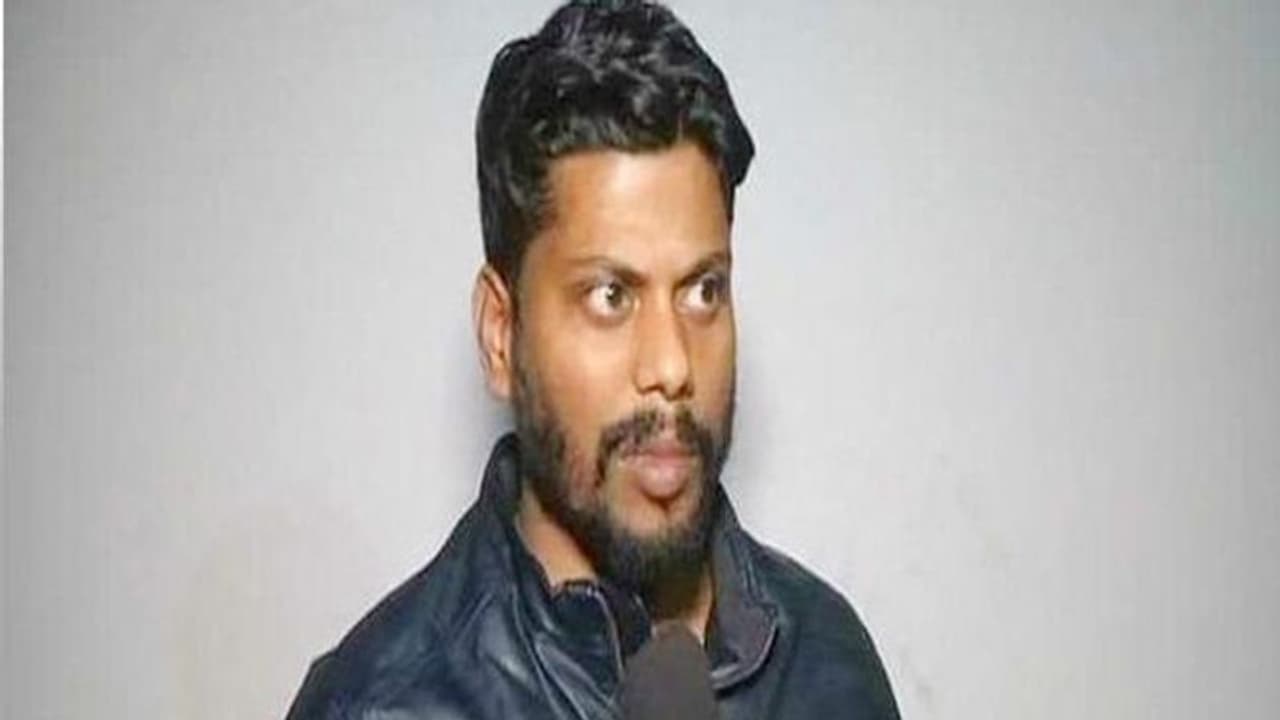 ఆ మాజీ ఎంపీ నా ఆస్తి కొట్టేశాడు..వ్యాపారి ఆరోపణ ఆ మాజీ ఎంపీ నా ఆస్తి కొట్టేశాడు..వ్యాపారి ఆరోపణ