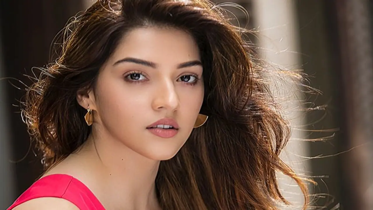 హీరో తండ్రి.. మెహ్రీన్ ని ఇబ్బంది పెట్టాడా..?