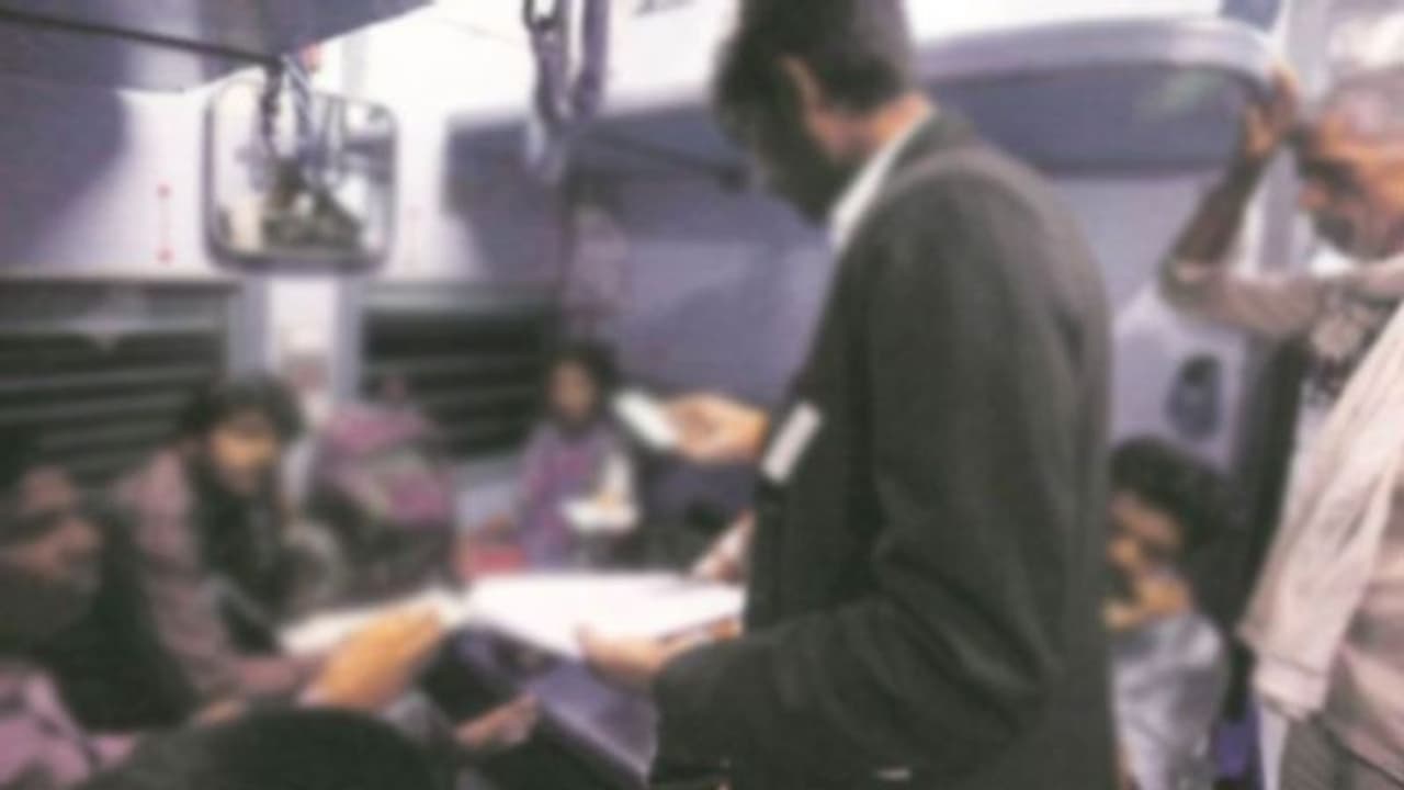 ரயிலில் டிக்கெட் எடுக்காமல் வரும் இளம்பெண்களை மிரட்டி உல்லாசம்… டிக்கெட் பரிசோதகர் உட்பட 3 பேர் கைது...! ரயிலில் டிக்கெட் எடுக்காமல் வரும் இளம்பெண்களை மிரட்டி உல்லாசம்… டிக்கெட் பரிசோதகர் உட்பட 3 பேர் கைது...!