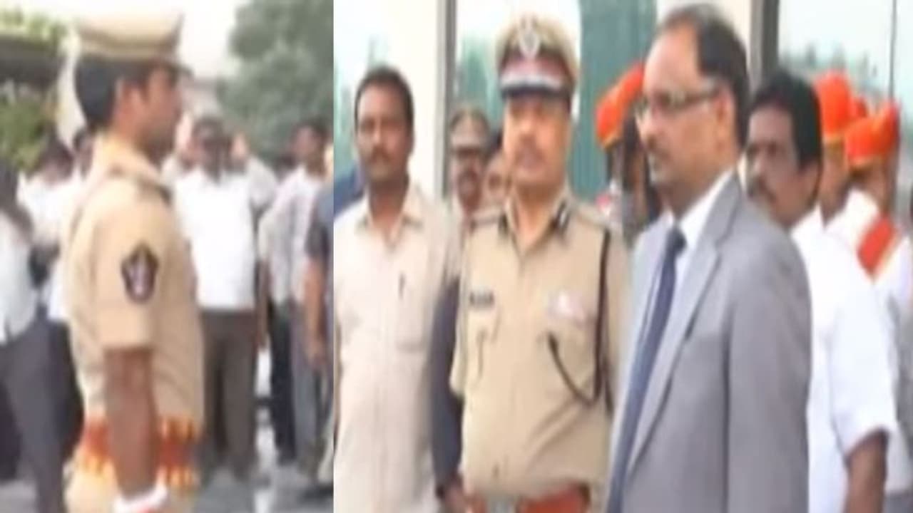 ఏపీ జడ్జిలకు ఘన స్వాగతం: రేపటి నుండే హైకోర్టు విధులు షురూ ఏపీ జడ్జిలకు ఘన స్వాగతం: రేపటి నుండే హైకోర్టు విధులు షురూ