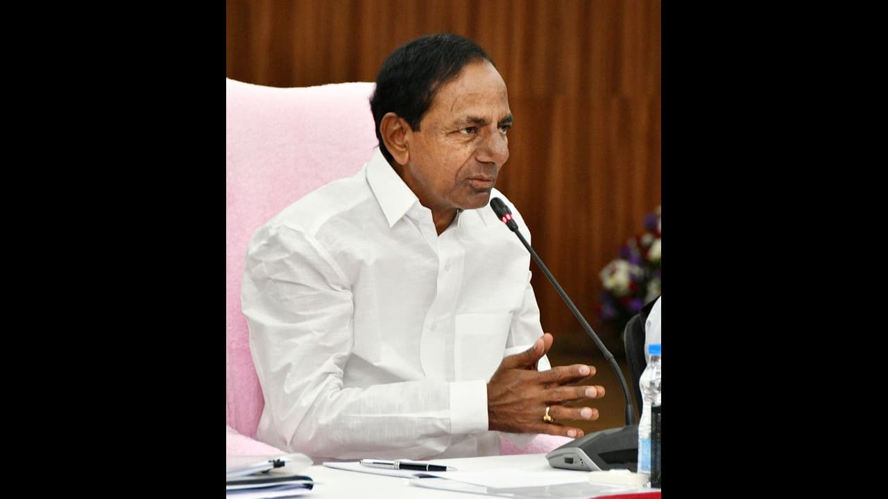 కాంగ్రెస్కు షాక్: టీఆర్ఎస్తో తాజా ఎమ్మెల్యే బేరసారాలు కాంగ్రెస్కు షాక్: టీఆర్ఎస్తో తాజా ఎమ్మెల్యే బేరసారాలు