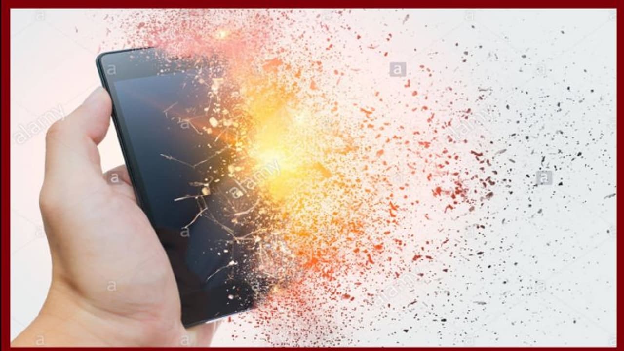 ಸ್ವಿಚ್ ಆನ್ ಮಾಡುವ ವೇಳೆ ಸುಟ್ಟು ಕರಕಲಾದ ರೆಡ್ ಮಿ ಮೊಬೈಲ್ ಸ್ವಿಚ್ ಆನ್ ಮಾಡುವ ವೇಳೆ ಸುಟ್ಟು ಕರಕಲಾದ ರೆಡ್ ಮಿ ಮೊಬೈಲ್