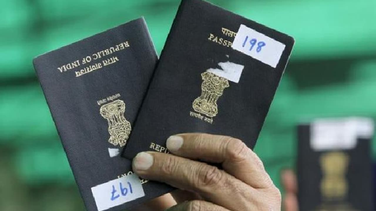 വിദേശികളെ കൊണ്ടുപോകാന് അനുമതി നല്കുന്ന സര്ക്കാര് സ്വന്തം പൗരന്മാരെയും തിരിച്ചെത്തിക്കണമെന്ന് പ്രവാസികള് വിദേശികളെ കൊണ്ടുപോകാന് അനുമതി നല്കുന്ന സര്ക്കാര് സ്വന്തം പൗരന്മാരെയും തിരിച്ചെത്തിക്കണമെന്ന് പ്രവാസികള്