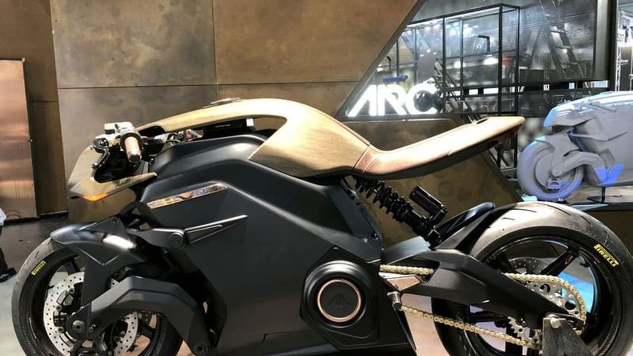 ചാര്ജ്ജ് ചെയ്യാന് വെറും 30 മിനിറ്റ്, 320 കിമീ വരെ പായും, വില കേട്ടാല് ഞെട്ടും! ചാര്ജ്ജ് ചെയ്യാന് വെറും 30 മിനിറ്റ്, 320 കിമീ വരെ പായും, വില കേട്ടാല് ഞെട്ടും!