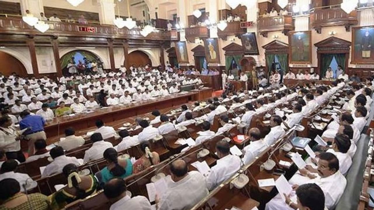 சபாநாயகர் பதவியை அடிச்சுத்தூக்கும் தென்மாவட்டங்கள்.. 10 முறை கிடைத்த வாய்ப்பு.. நெல்லைக்கு மட்டும் 5 முறை.! சபாநாயகர் பதவியை அடிச்சுத்தூக்கும் தென்மாவட்டங்கள்.. 10 முறை கிடைத்த வாய்ப்பு.. நெல்லைக்கு மட்டும் 5 முறை.!