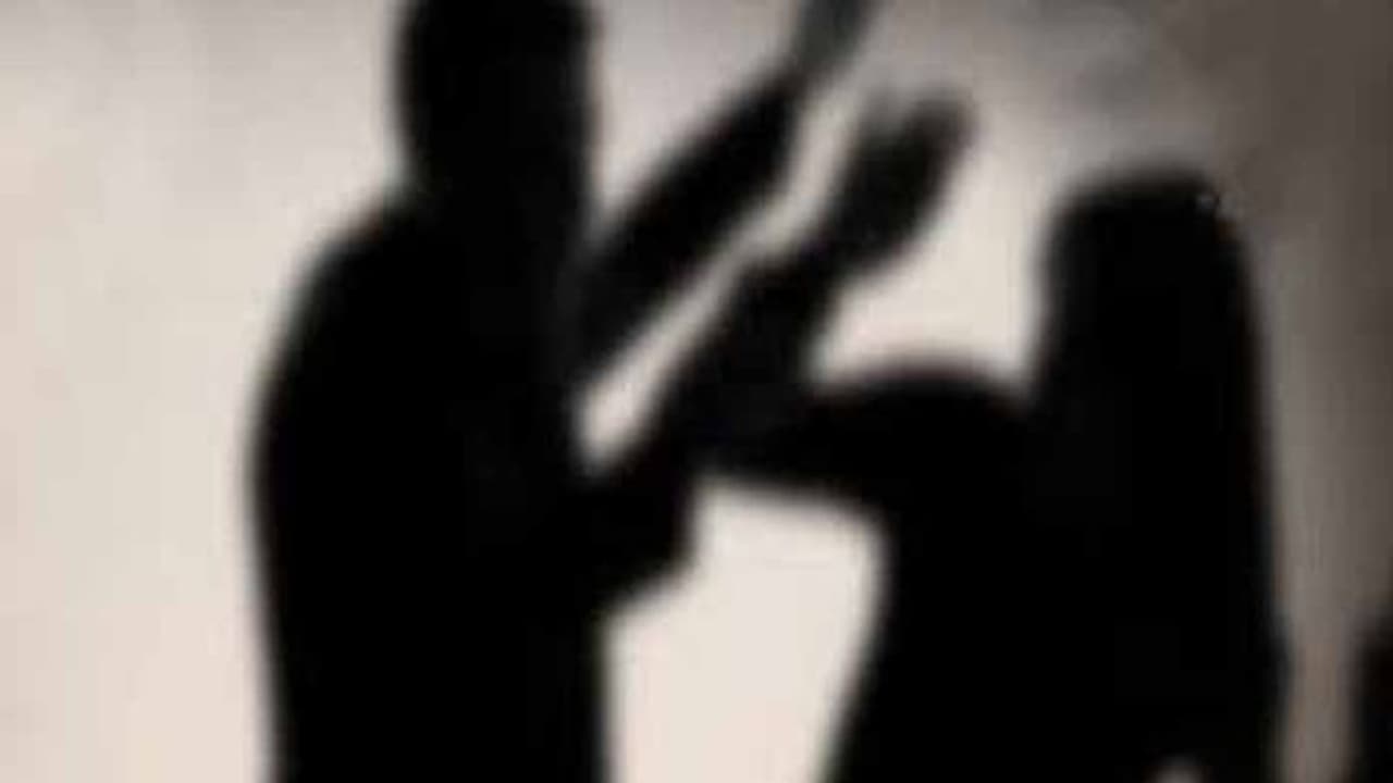 నటిపై అత్యచారం.. వ్యక్తికి జీవిత ఖైదు!