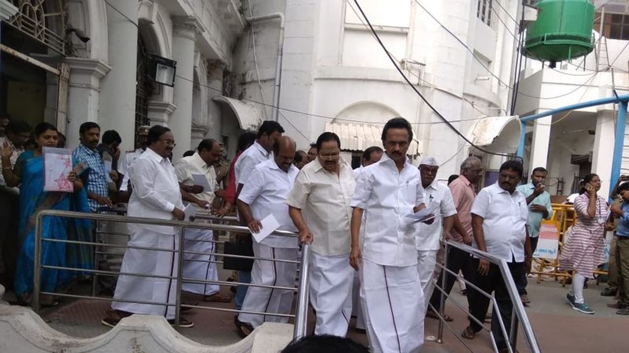 ஆளுநர் உரைக்கு எதிர்ப்பு…. சட்டப் பேரவையில் இருந்து திமுக வெளிநடப்பு… ஆளுநர் உரைக்கு எதிர்ப்பு…. சட்டப் பேரவையில் இருந்து திமுக வெளிநடப்பு…