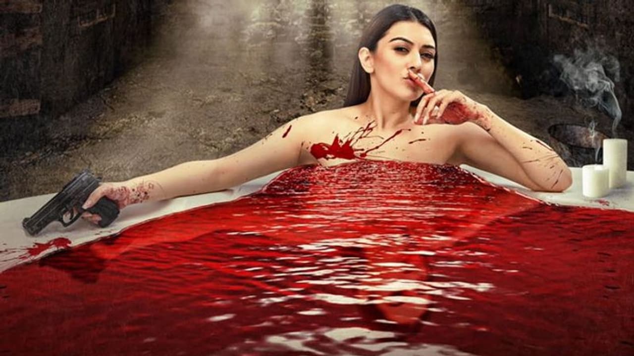 వైరల్ ఫొటో: రక్త స్నానం చేస్తున్న హన్సిక