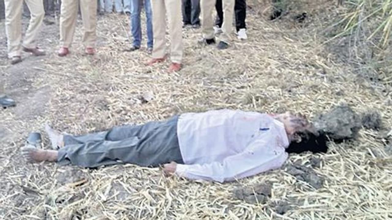 టీఆర్ఎస్ నాయకుడిపై ప్రత్యర్థుల దాడి...దారుణ హత్య టీఆర్ఎస్ నాయకుడిపై ప్రత్యర్థుల దాడి...దారుణ హత్య