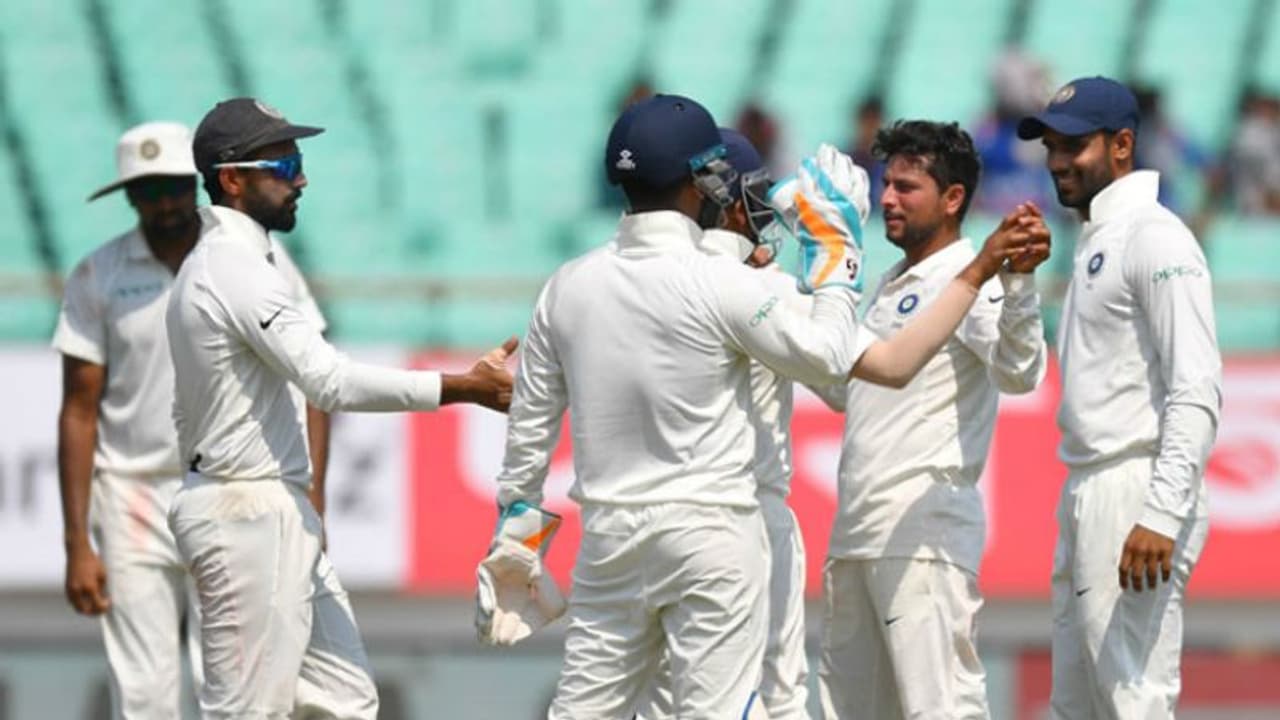 సిడ్నీ టెస్ట్: బౌలర్ల జోరును అడ్డుకున్న వర్షం...అయినా మూడోరోజు భారత్దే సిడ్నీ టెస్ట్: బౌలర్ల జోరును అడ్డుకున్న వర్షం...అయినా మూడోరోజు భారత్దే