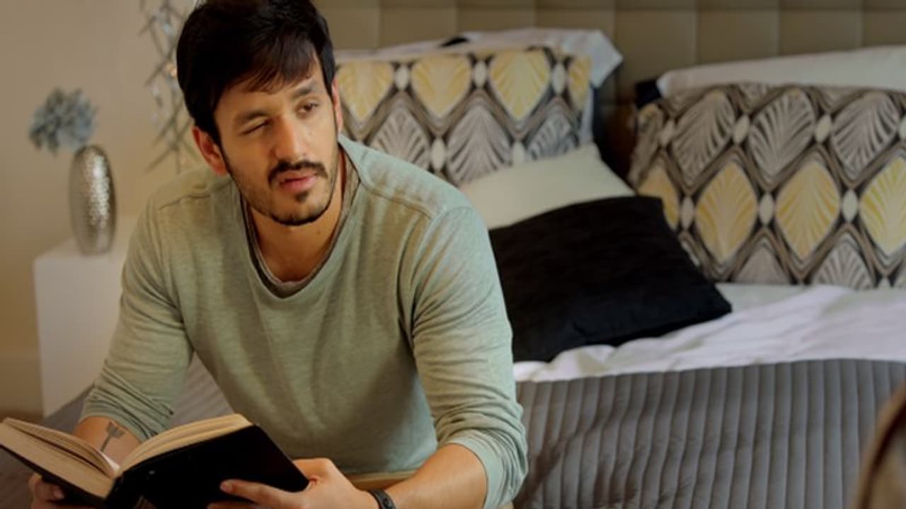 మిస్టర్ మజ్ను టీజర్: అఖిల్ రొమాంటిక్ డోస్! మిస్టర్ మజ్ను టీజర్: అఖిల్ రొమాంటిక్ డోస్!