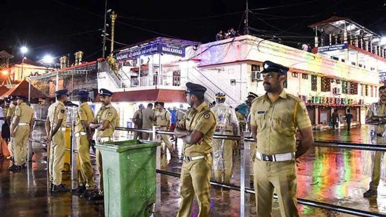 తమిళనాడుపై శబరిమల ప్రభావం: కేరళ హోటల్పై దాడి తమిళనాడుపై శబరిమల ప్రభావం: కేరళ హోటల్పై దాడి