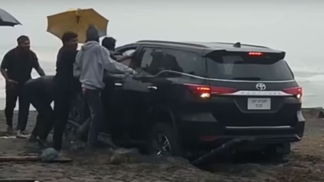ಬೀಚ್‌ಗೆ ಹೋದ ಸಚಿವರ ಕಾರಿಗೆ ಬಂತು ಸಂಕಟ ವಿಡಿಯೋ ವೈರಲ್