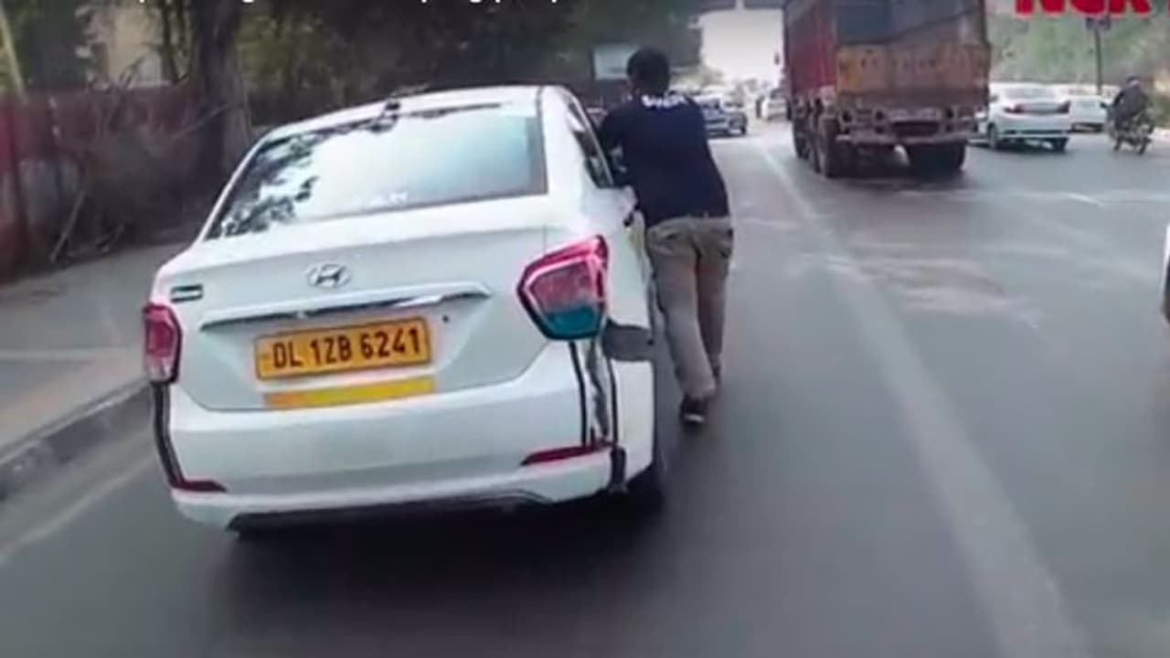 ಕೆಟ್ಟು ನಿಂತ ಹ್ಯುಂಡೈ ಕಾರನ್ನ ಗ್ಯಾರೇಜ್ ಸೇರಿಸಿತು ರಾಯಲ್ ಎನ್ಫೀಲ್ಡ್ ಬೈಕ್! ಕೆಟ್ಟು ನಿಂತ ಹ್ಯುಂಡೈ ಕಾರನ್ನ ಗ್ಯಾರೇಜ್ ಸೇರಿಸಿತು ರಾಯಲ್ ಎನ್ಫೀಲ್ಡ್ ಬೈಕ್!