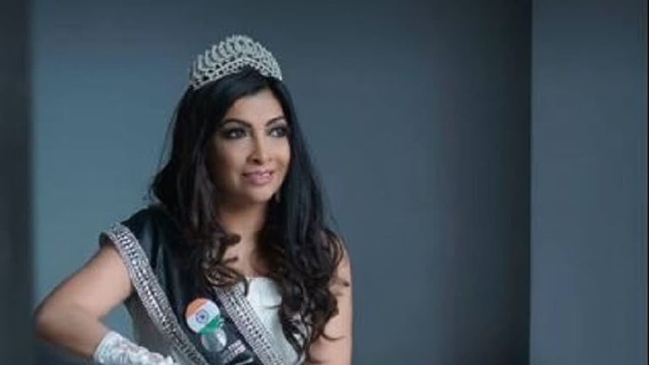 ಲೇಡಿ ಸ್ಟಾರ್ ಯೂನಿವರ್ಸ್ ಸಿಮ್ರನ್ ಗೋಧ್ವಾನಿ ಲೇಡಿ ಸ್ಟಾರ್ ಯೂನಿವರ್ಸ್ ಸಿಮ್ರನ್ ಗೋಧ್ವಾನಿ