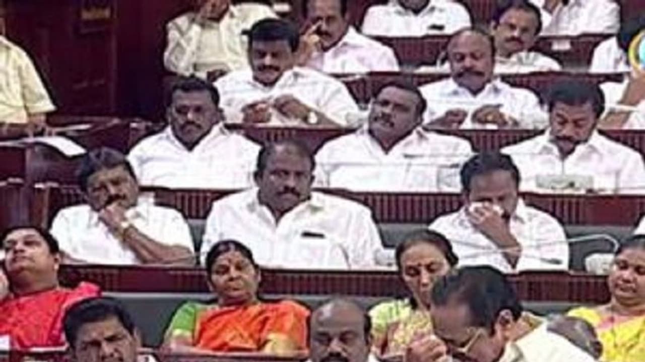 அதிமுக எம்எல்ஏக்களையும் கண்ணீர் சிந்த வைத்த துரைமுருகன்…. தமிழக சட்டப்பேரவையில் நெகிழ்ச்சி !! அதிமுக எம்எல்ஏக்களையும் கண்ணீர் சிந்த வைத்த துரைமுருகன்…. தமிழக சட்டப்பேரவையில் நெகிழ்ச்சி !!