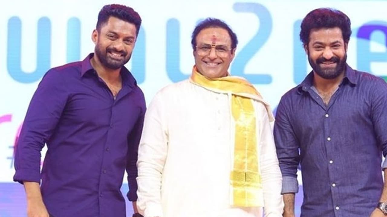 బాలయ్య తారక్ ల మధ్య ఏముందంటే..? కళ్యాణ్ రామ్ వ్యాఖ్యలు! బాలయ్య తారక్ ల మధ్య ఏముందంటే..? కళ్యాణ్ రామ్ వ్యాఖ్యలు!