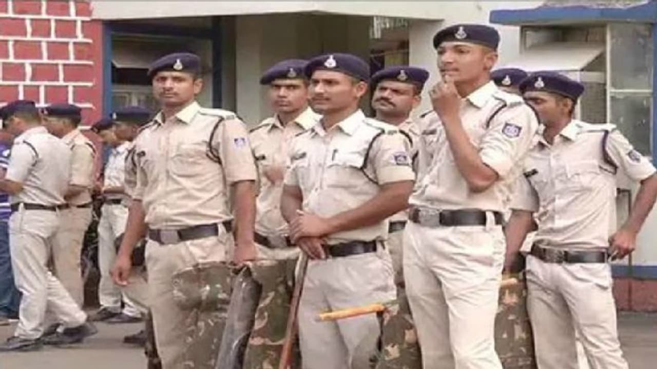 അടുത്ത വാഗ്ദാനവും നടപ്പിലാക്കി കോൺഗ്രസ്; മധ്യപ്രദേശിൽ പൊലീസിന് വീക്കിലി ഓഫ് അനുവദിച്ചു അടുത്ത വാഗ്ദാനവും നടപ്പിലാക്കി കോൺഗ്രസ്; മധ്യപ്രദേശിൽ പൊലീസിന് വീക്കിലി ഓഫ് അനുവദിച്ചു