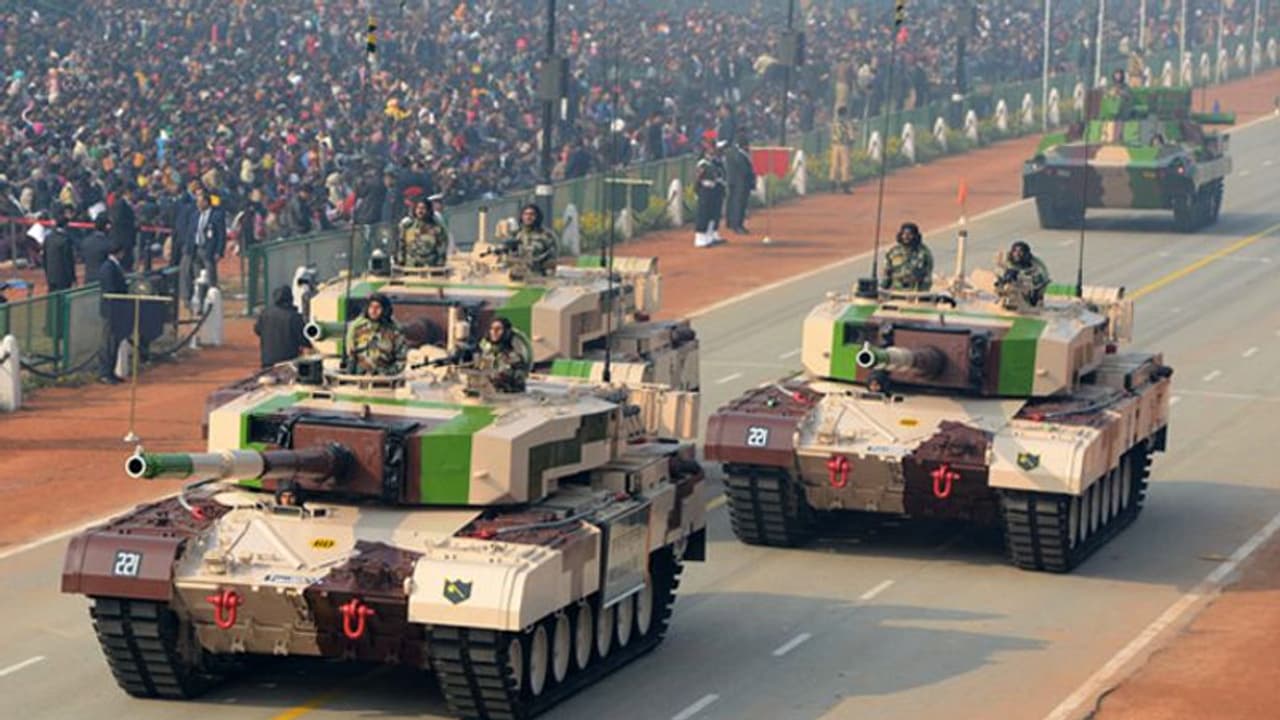 तीन लाख करोड़ रुपये के पार पहुंचा रक्षा बजट, वित्त मंत्री बोले, जरूरत पड़ी तो और बढ़ाएंगे