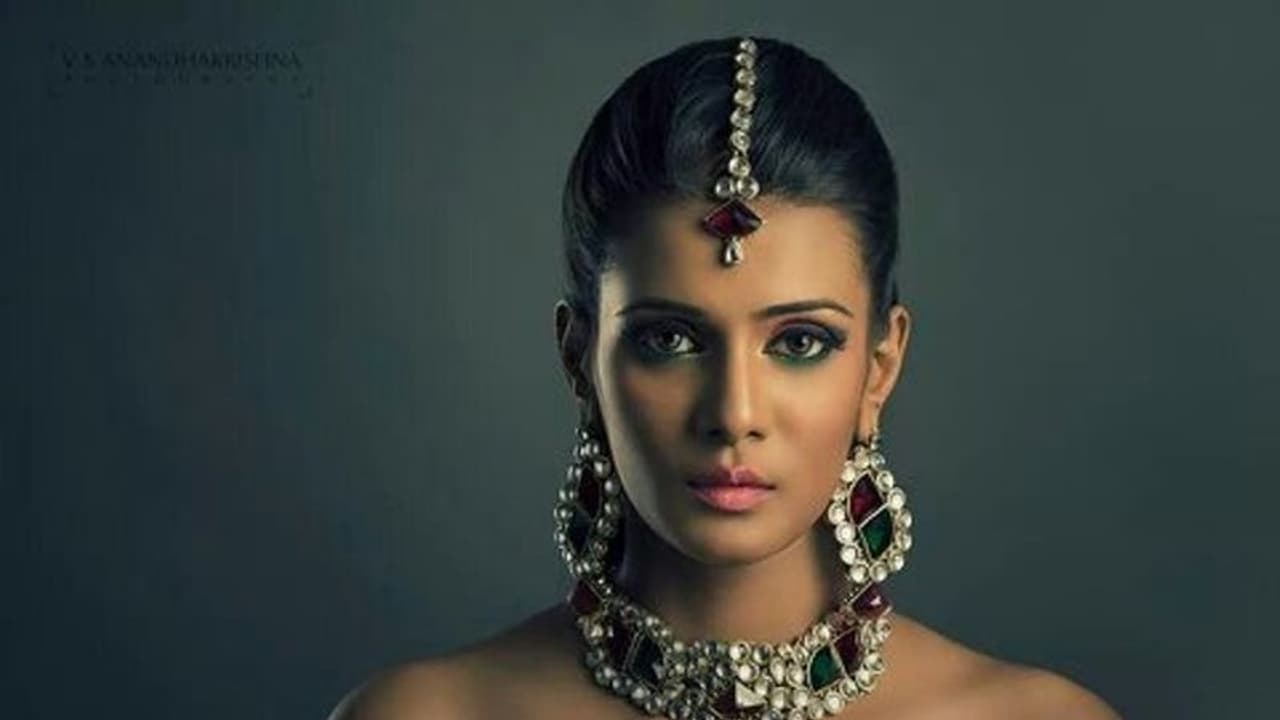 பிக்பாஸ் நிகழ்ச்சிக்கு தடை வாங்குவேன்... கமலுக்கு சவால் விட்ட மீரா மிதுன்...! பிக்பாஸ் நிகழ்ச்சிக்கு தடை வாங்குவேன்... கமலுக்கு சவால் விட்ட மீரா மிதுன்...!