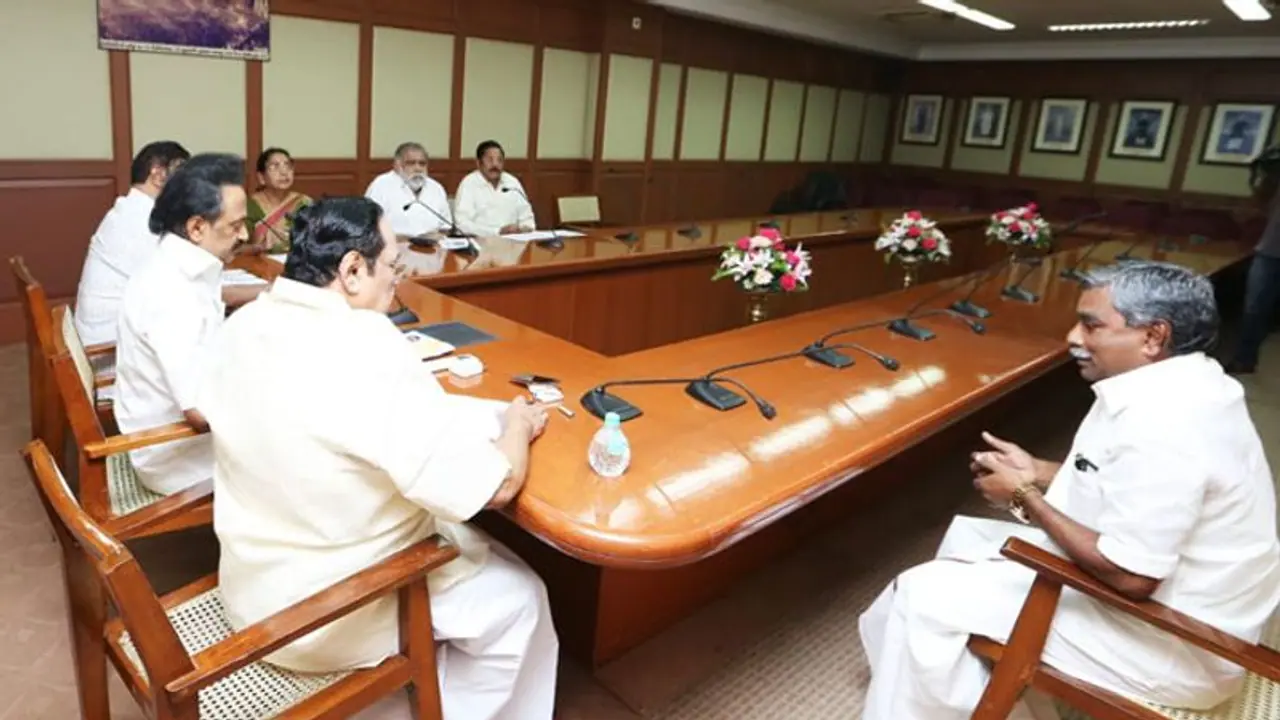 பூண்டி கலைவாணனுக்குப் போட்டியாக தி.மு.க.வில் 7 பேர்! நேர்காணலில் புதிய திருப்பம்...!! பூண்டி கலைவாணனுக்குப் போட்டியாக தி.மு.க.வில் 7 பேர்! நேர்காணலில் புதிய திருப்பம்...!!