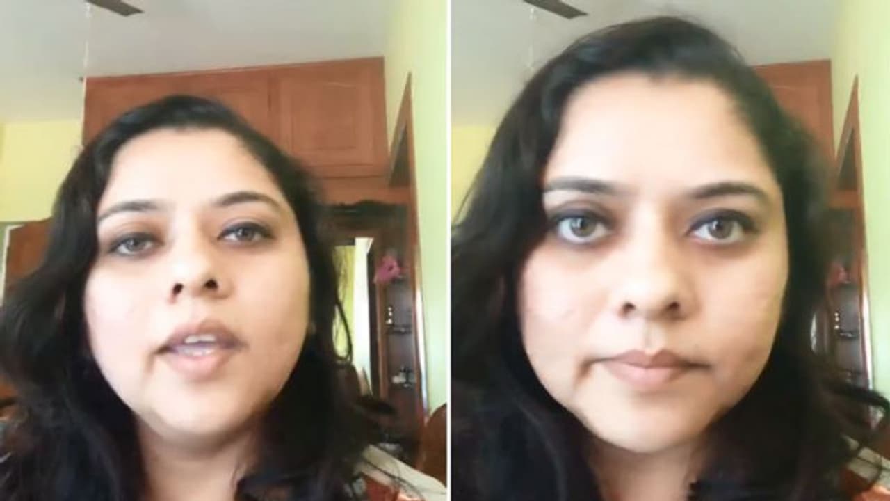 വനിതാമതിലിനെതിരെ രൂക്ഷവിമര്ശനവുമായി ജഗതിയുടെ മകള്; സോഷ്യല് മീഡിയയില് വ്യാപക എതിര്പ്പ് വനിതാമതിലിനെതിരെ രൂക്ഷവിമര്ശനവുമായി ജഗതിയുടെ മകള്; സോഷ്യല് മീഡിയയില് വ്യാപക എതിര്പ്പ്