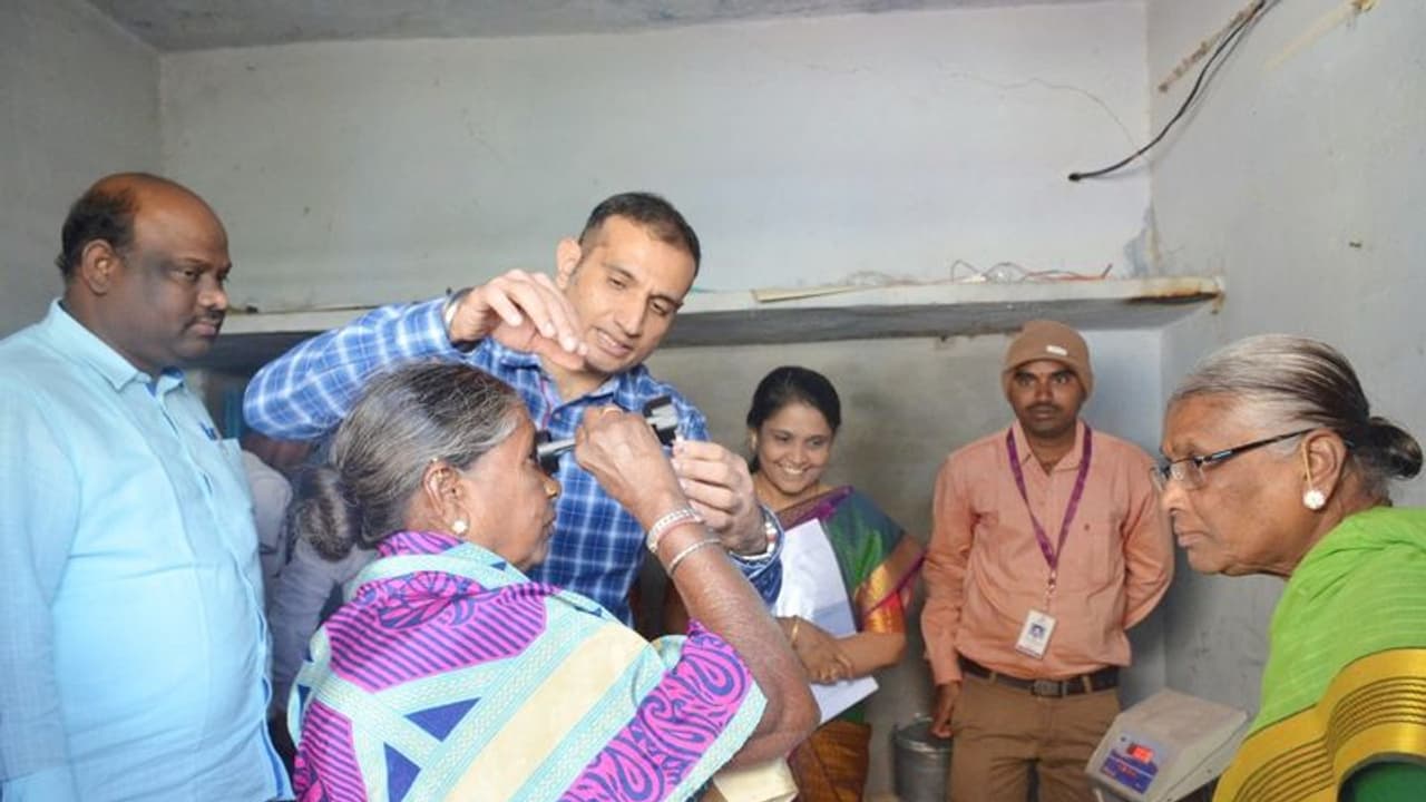 రేషన్ షాపుల్లోకి ప్రవేశించిన మరో సాంకేతిక పరిజ్ఞానం... రేషన్ షాపుల్లోకి ప్రవేశించిన మరో సాంకేతిక పరిజ్ఞానం...