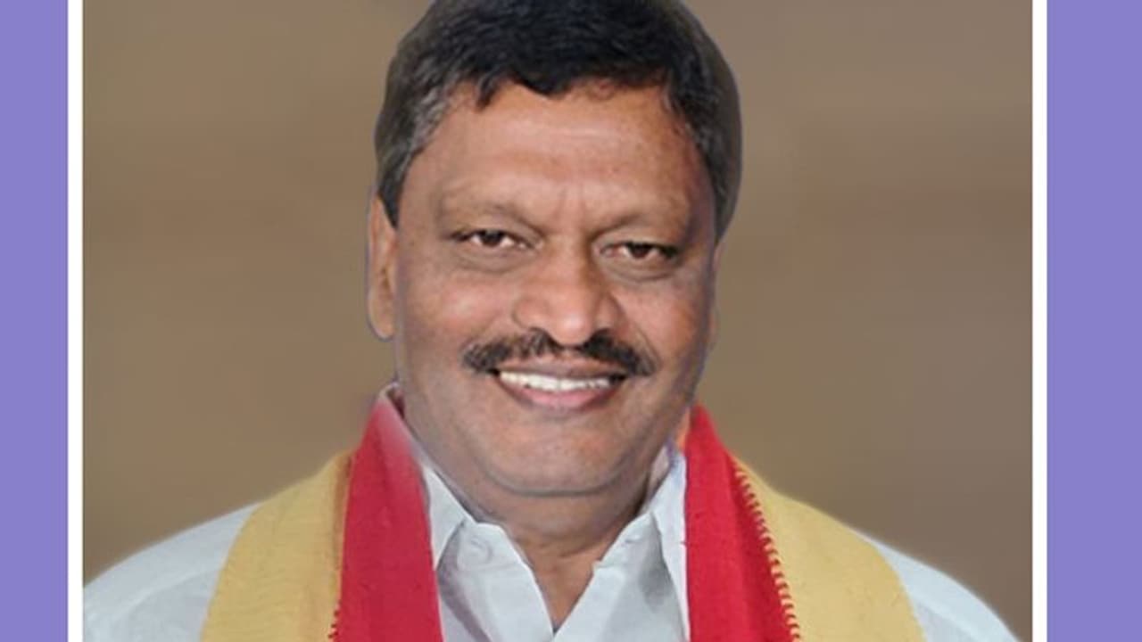 ಶಾಸಕರ ಮನೆಗೆ ಹೋಗದ ವೈದ್ಯೆ ಎತ್ತಂಗಡಿ ಶಾಸಕರ ಮನೆಗೆ ಹೋಗದ ವೈದ್ಯೆ ಎತ್ತಂಗಡಿ