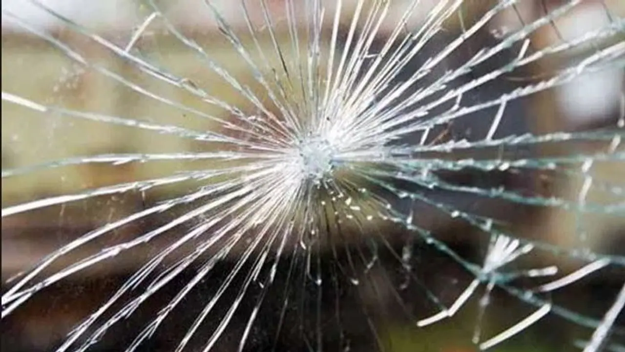 ಗಾಜು ಒಡೆದರೆ ಅದು ನಿಮಗೆ ಈ ಸಂಕೇತ ಕೊಡುತ್ತದೆ.. ಕೂಡಲೇ ಎಚ್ಚೆತ್ತುಕೊಳ್ಳಿ.. ಗಾಜು ಒಡೆದರೆ ಅದು ನಿಮಗೆ ಈ ಸಂಕೇತ ಕೊಡುತ್ತದೆ.. ಕೂಡಲೇ ಎಚ್ಚೆತ್ತುಕೊಳ್ಳಿ..