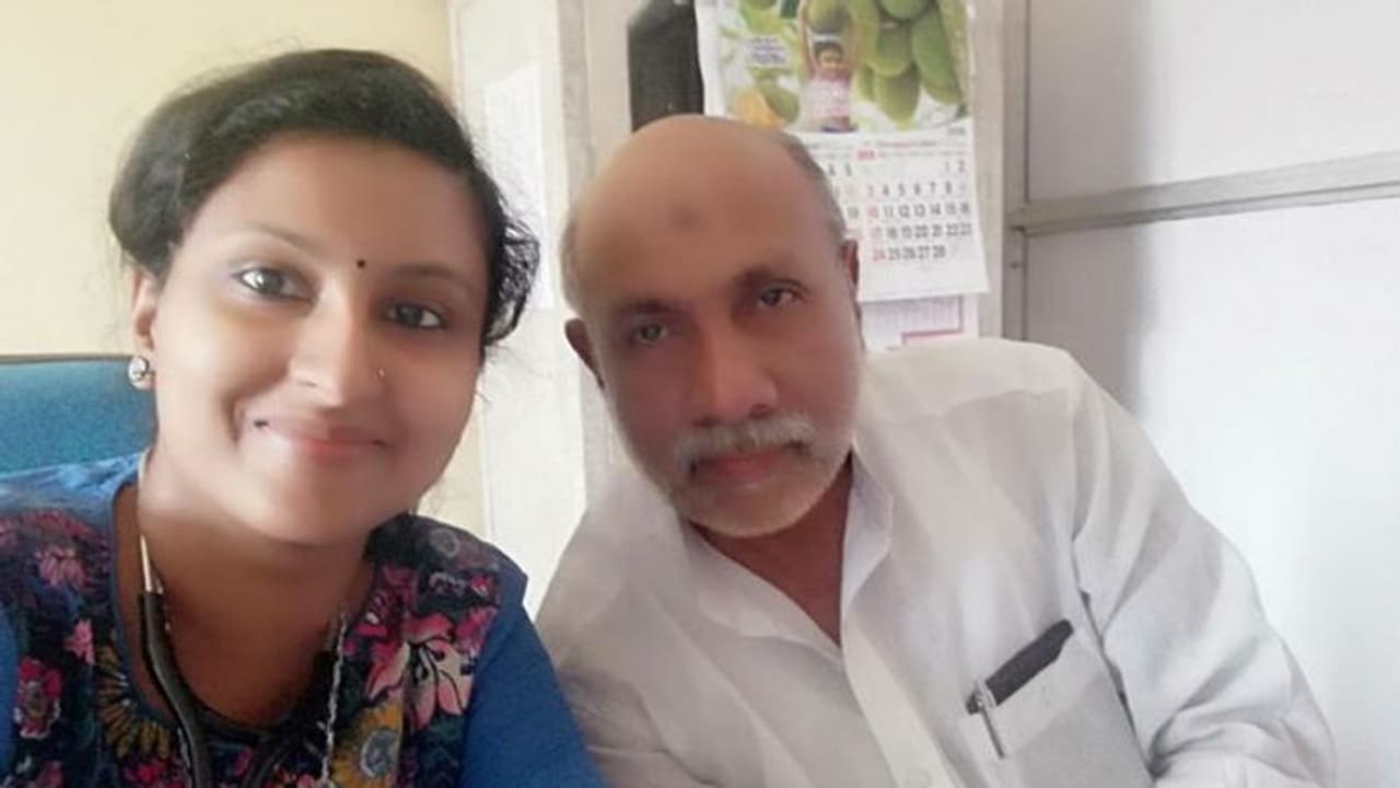 രോഗിയെ കണ്ട് ഡോക്ടര് ഒന്ന് ഞെട്ടി; 'ഇത് നമ്മടെ കട്ടപ്പയല്ലേ!' രോഗിയെ കണ്ട് ഡോക്ടര് ഒന്ന് ഞെട്ടി; 'ഇത് നമ്മടെ കട്ടപ്പയല്ലേ!'