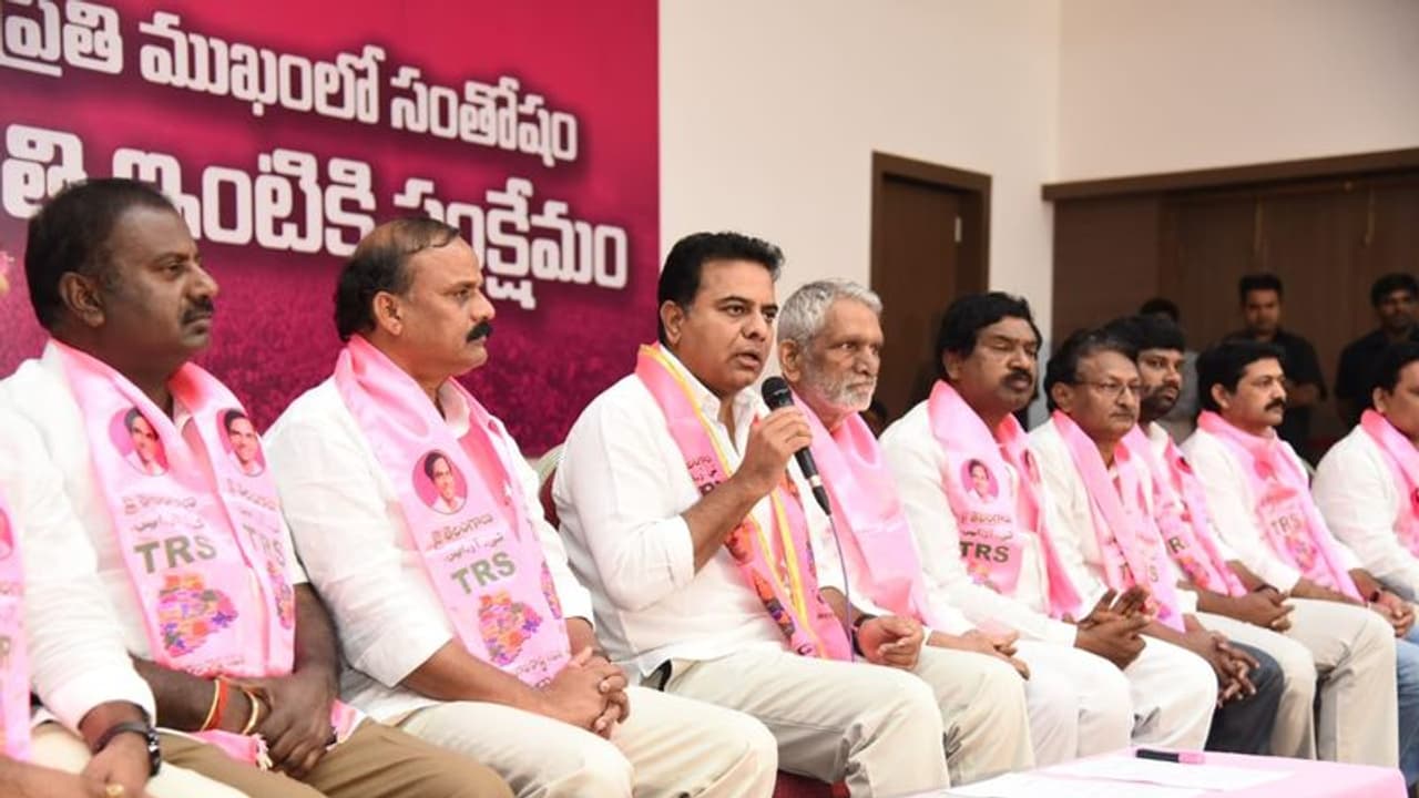 అక్కడికి వెళ్లాల్సిన అవసరం లేదు: ఏపీలో రాజకీయాలపై కేటీఆర్ వ్యాఖ్యలు అక్కడికి వెళ్లాల్సిన అవసరం లేదు: ఏపీలో రాజకీయాలపై కేటీఆర్ వ్యాఖ్యలు