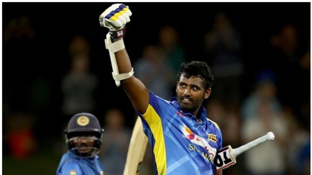 ஒரே ஓவரில் 6 சிக்ஸர் என்ற சாதனை: கிரிக்கெட் வரலாற்றில் 9வது வீரர் திசாரா பெரேரா